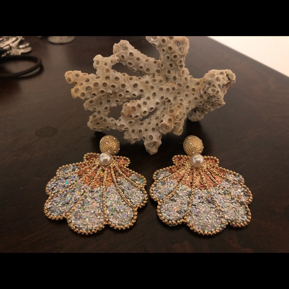 Stunning clam shell earrings!
